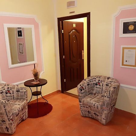 Guest House Villa Lord โนวีซาด ภายนอก รูปภาพ